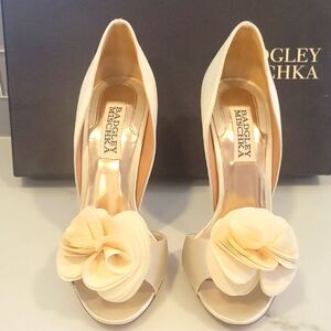 SOLD! Badgley Mischka Women's Cream Peep-Toe Heels Sz 5.5